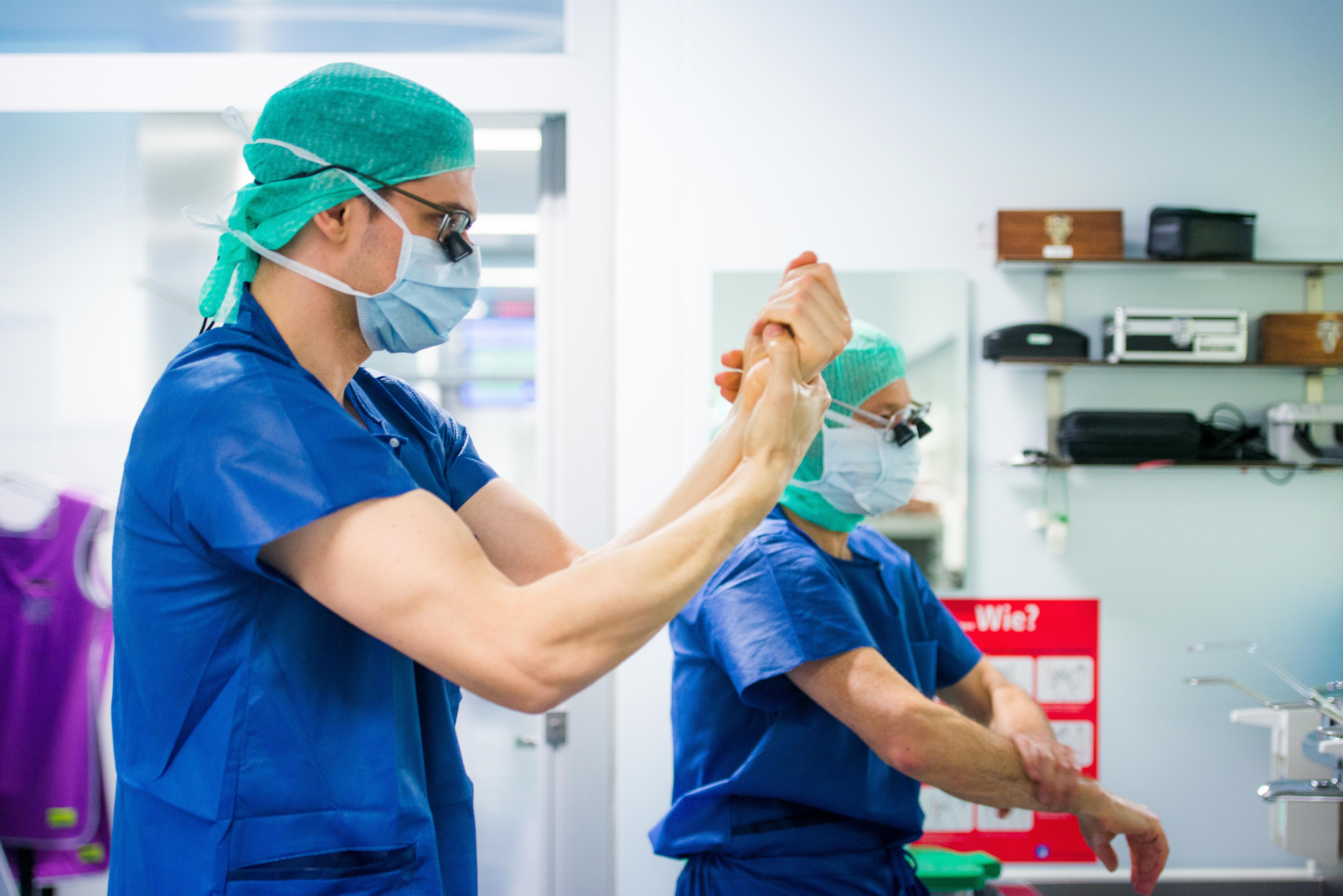 C32 Praxis Für Chirurgie Handchirurgie Und Operative Orthopädie Operative Eingriffe - Universitätsklinik für Plastische- und Handchirurgie